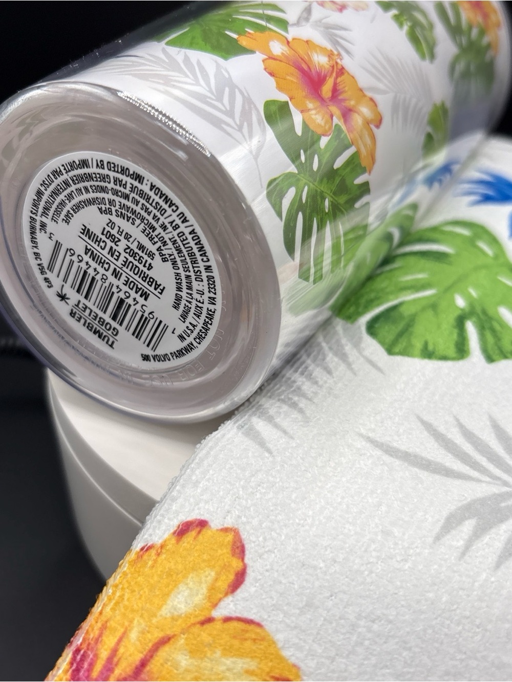 SET OF TUMBLER AND TOWEL   HIBISCUS DESIGN FOR SWIMMING AND BARBECUE DAY!!!